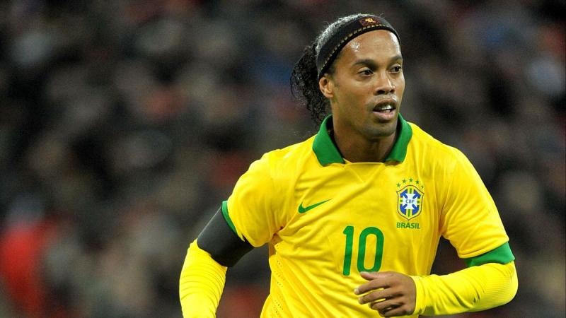  Tiểu sử Ronaldinho khoác áo Đội tuyển Quốc gia Brazil