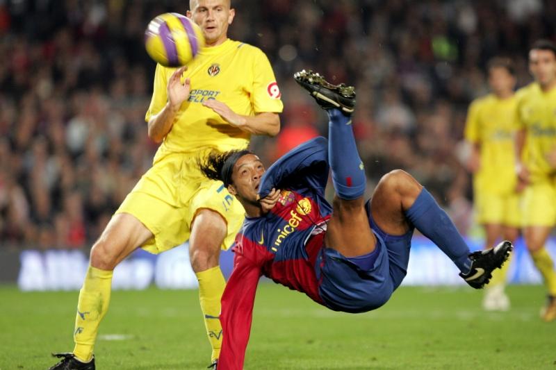 Tiểu sử Ronaldinho với sự nghiệp thi đấu đầy cảm xúc